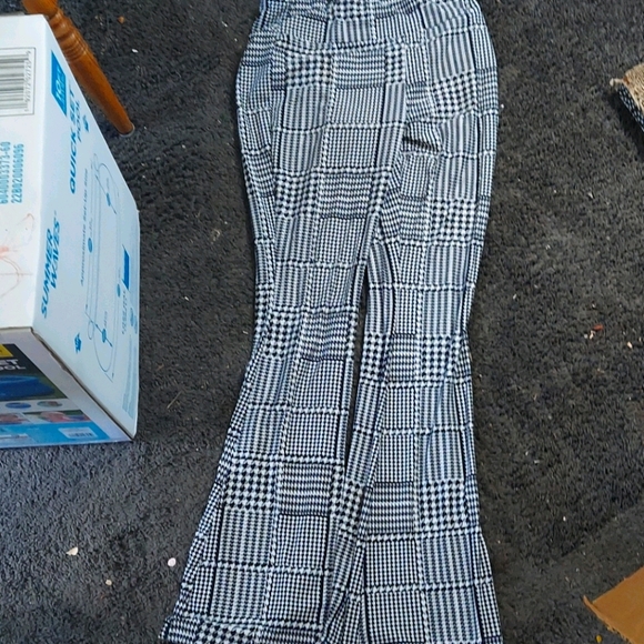 Black white silky flared bottoms - Picture 1 of 1